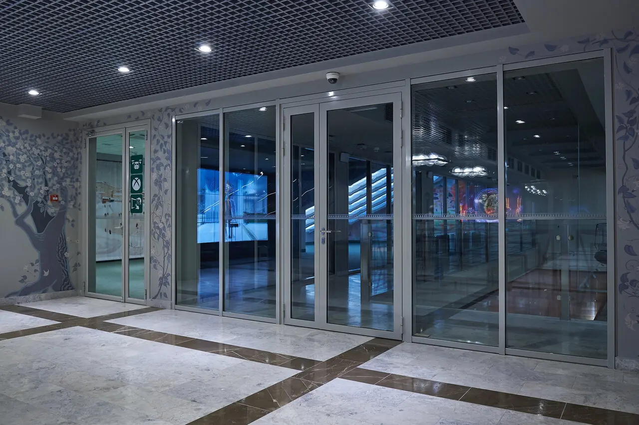 Противодымные двери