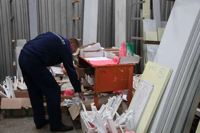 производство подоконников, отливов, москитных сеток для пластиковых окон ПВХ в Минске