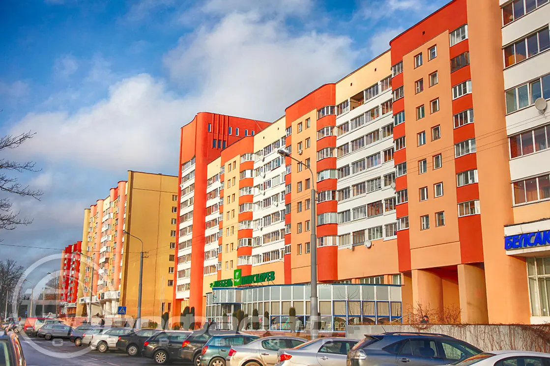 Жилой 'Красный' дом - Максима Танка (Алюминиевое остекление)