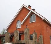 Окна арочные для коттеджа